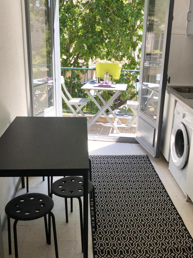 Appartement De Charme Avignon Centre Historique Terrasse Et Balcon Place Pie Luaran gambar
